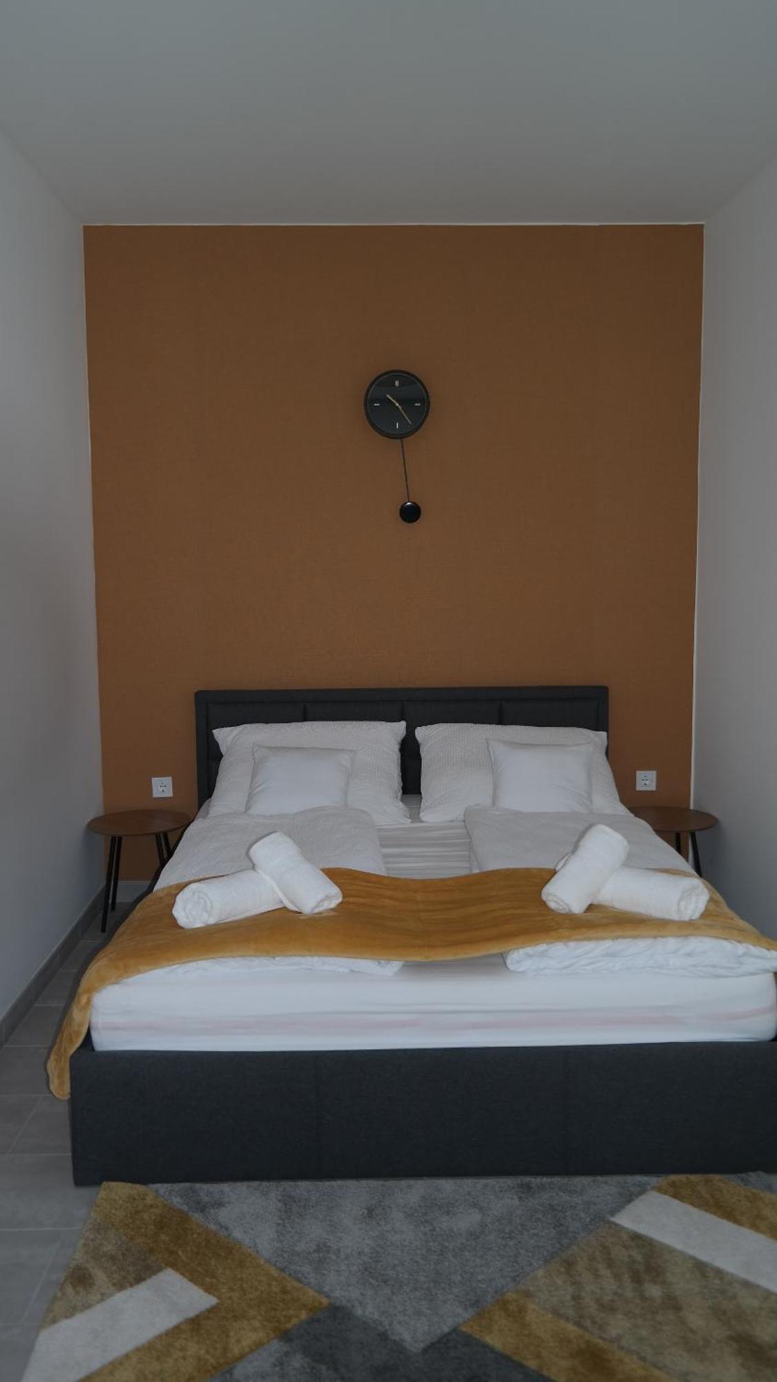 Apartment Shubu Garden Vendeghazak *
