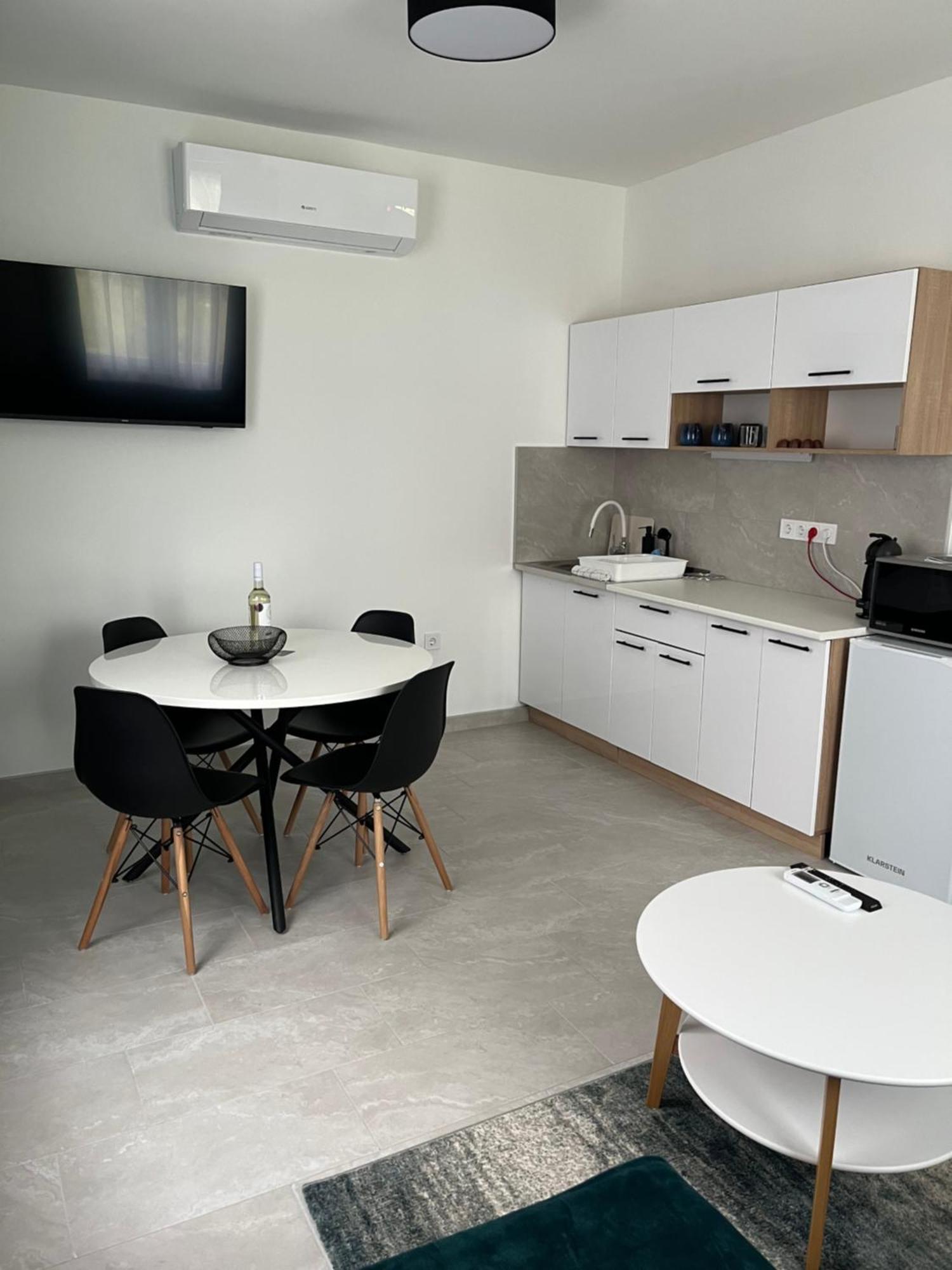 Apartment Shubu Garden Vendeghazak *